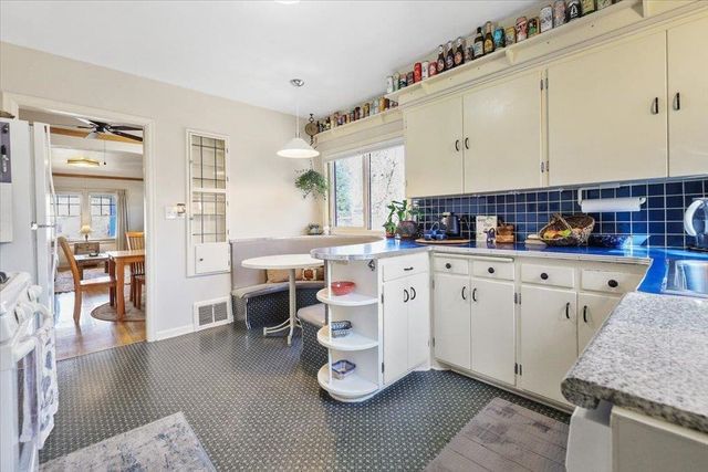 129 W 33rd Ave, Spokane, WA 99203