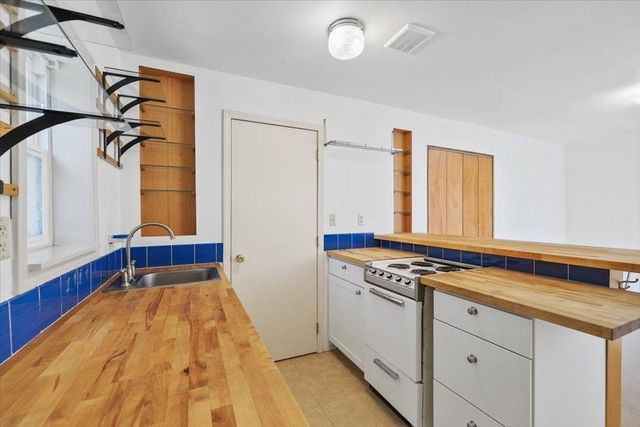 129 W 33rd Ave, Spokane, WA 99203