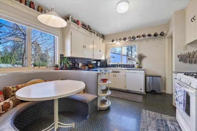 129 W 33rd Ave, Spokane, WA 99203