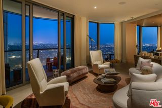 211 W Elm Court 17B, Los Angeles, CA 90067