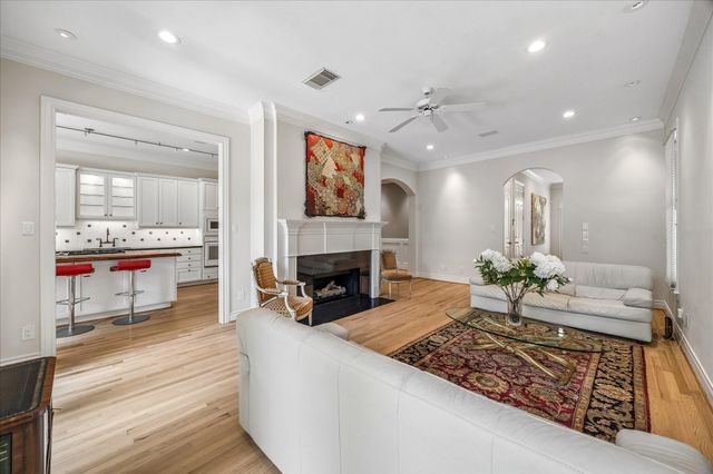 4131 N Boulevard Park, Houston, TX 77098
