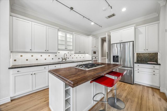 4131 N Boulevard Park, Houston, TX 77098