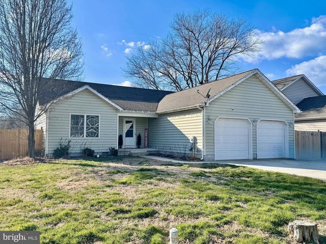 24 KENT AVE, Felton, DE 19943