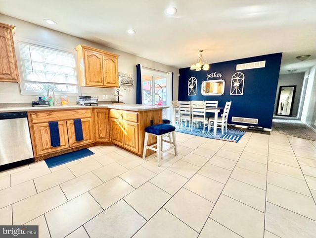 24 KENT AVE, Felton, DE 19943