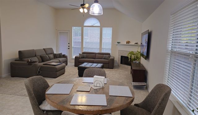 3002 Manor Green Boulevard, Euless, TX 76039