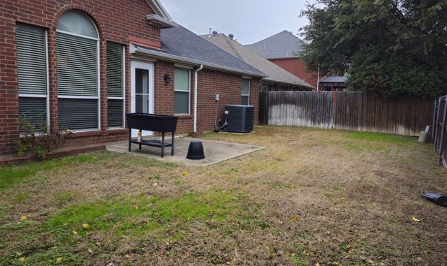 3002 Manor Green Boulevard, Euless, TX 76039