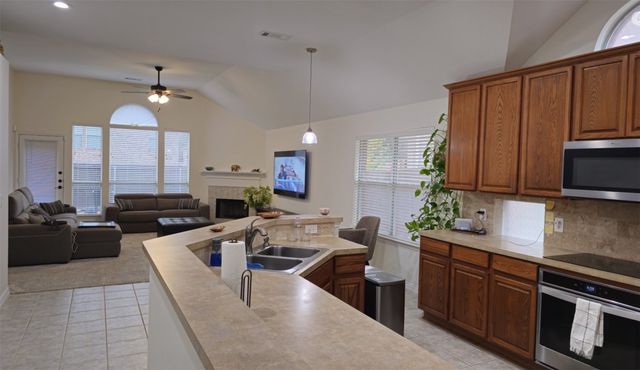 3002 Manor Green Boulevard, Euless, TX 76039