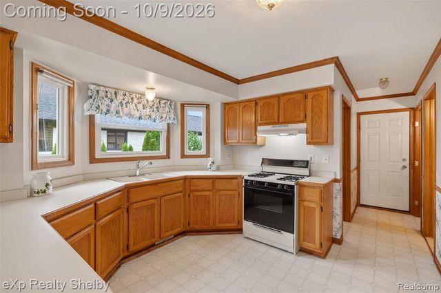 53204 Abraham Drive, Macomb, MI 48042
