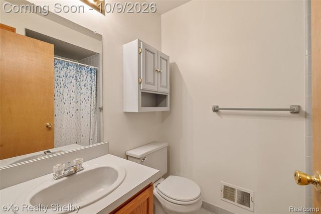 53204 Abraham Drive, Macomb, MI 48042