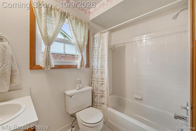 53204 Abraham Drive, Macomb, MI 48042
