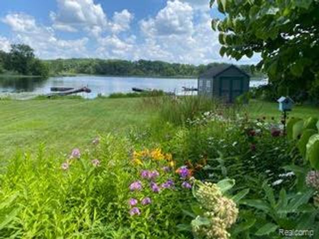 4682 Rockcroft Boulevard, Independence Charter Township, MI 48346