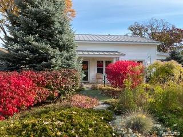 4682 Rockcroft Boulevard, Independence Charter Township, MI 48346