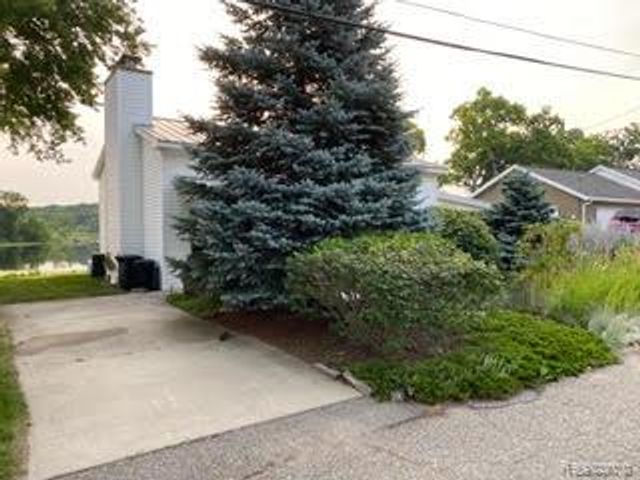 4682 Rockcroft Boulevard, Independence Charter Township, MI 48346