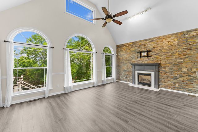 504 Spinnaker Ct, Smyrna, TN 37167