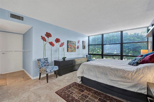 1000 Parkview Dr 231, Hallandale Beach, FL 33009