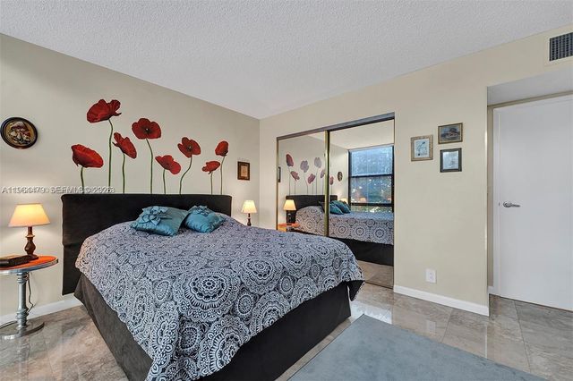 1000 Parkview Dr 231, Hallandale Beach, FL 33009