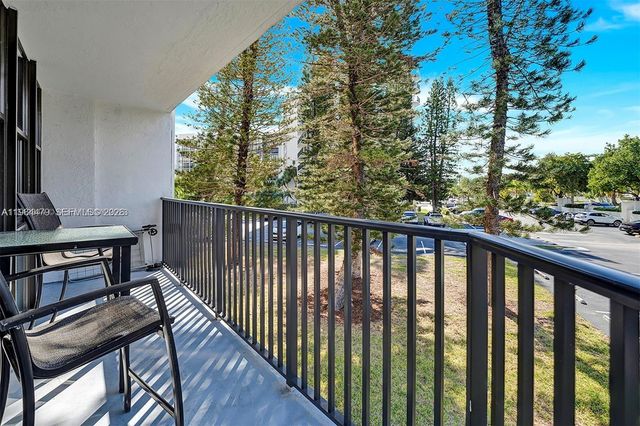 1000 Parkview Dr 231, Hallandale Beach, FL 33009