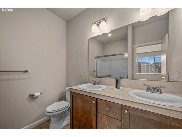 28826 Sw VILLEBOIS Dr, Wilsonville, OR 97070