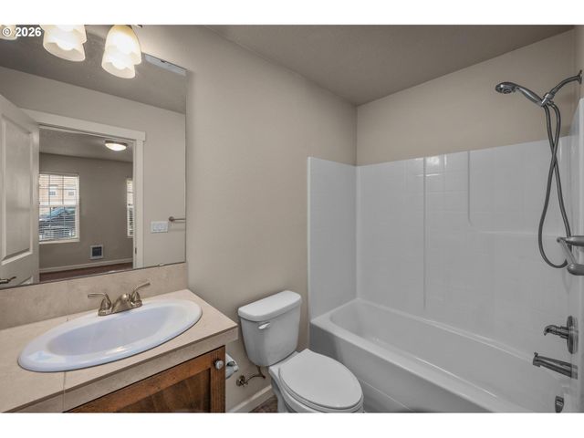 28826 Sw VILLEBOIS Dr, Wilsonville, OR 97070