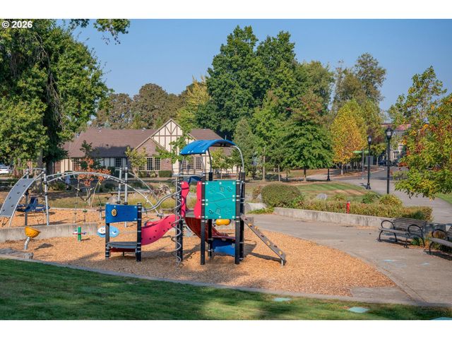 28826 Sw VILLEBOIS Dr, Wilsonville, OR 97070