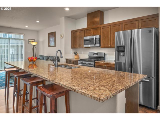 28826 Sw VILLEBOIS Dr, Wilsonville, OR 97070