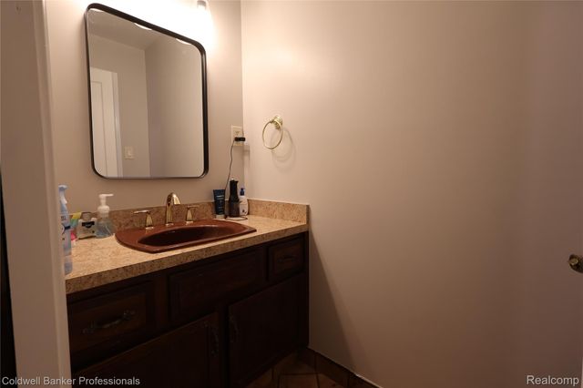 22305 King Road, Woodhaven, MI 48183