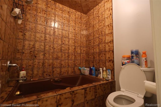 22305 King Road, Woodhaven, MI 48183