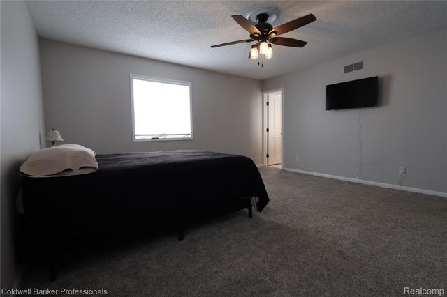 22305 King Road, Woodhaven, MI 48183