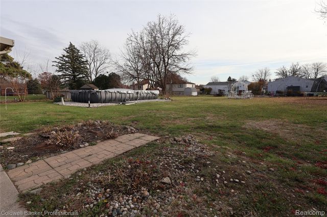 22305 King Road, Woodhaven, MI 48183