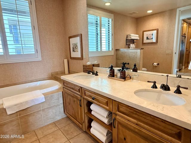 8000 S ARIZONA GRAND Parkway 302, Phoenix, AZ 85044