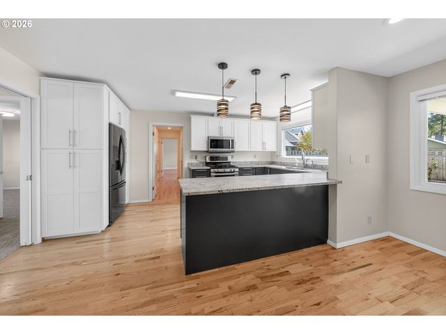 1025 Nw BASCO Ave, Roseburg, OR 97471