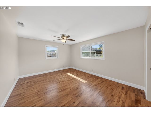 1025 Nw BASCO Ave, Roseburg, OR 97471