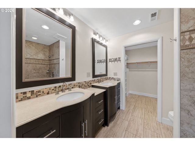 1025 Nw BASCO Ave, Roseburg, OR 97471