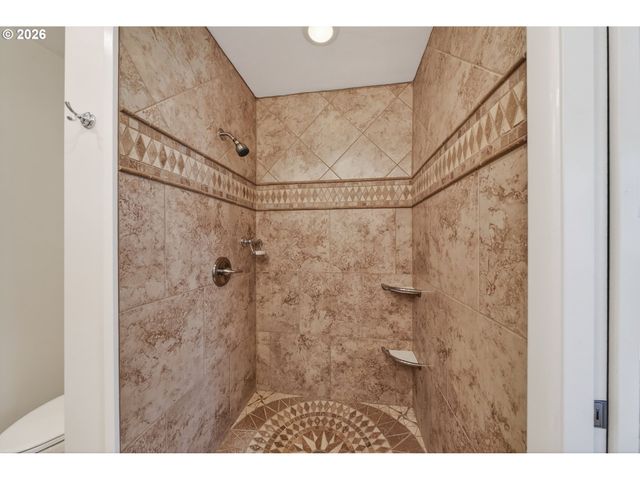 1025 Nw BASCO Ave, Roseburg, OR 97471