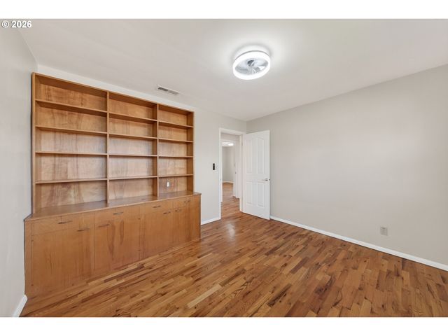 1025 Nw BASCO Ave, Roseburg, OR 97471