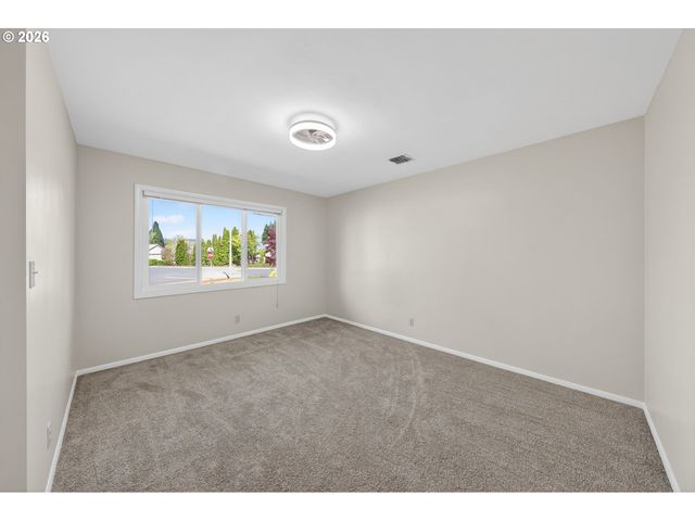 1025 Nw BASCO Ave, Roseburg, OR 97471