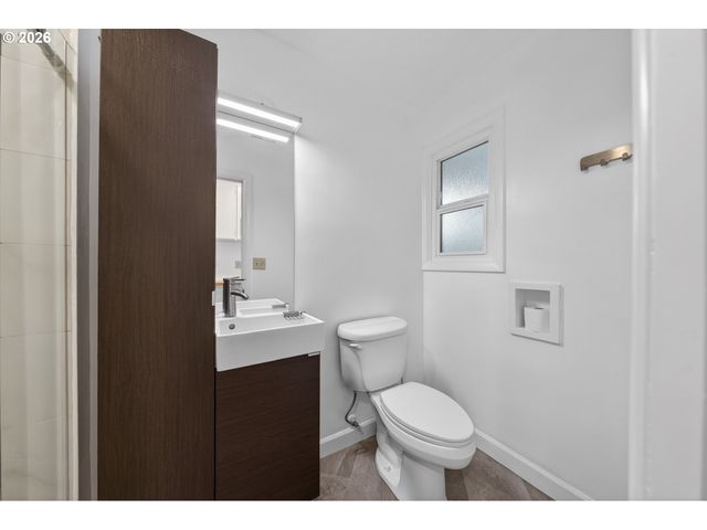 1025 Nw BASCO Ave, Roseburg, OR 97471