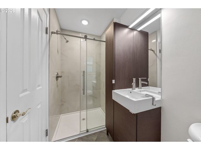 1025 Nw BASCO Ave, Roseburg, OR 97471