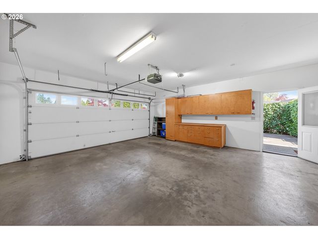 1025 Nw BASCO Ave, Roseburg, OR 97471