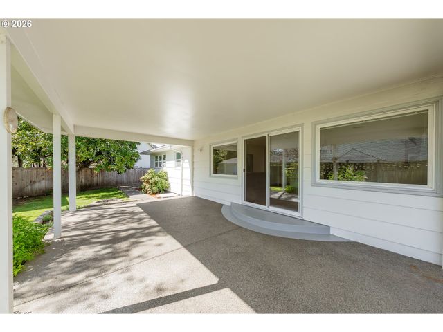 1025 Nw BASCO Ave, Roseburg, OR 97471