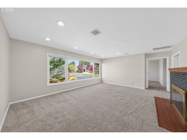 1025 Nw BASCO Ave, Roseburg, OR 97471