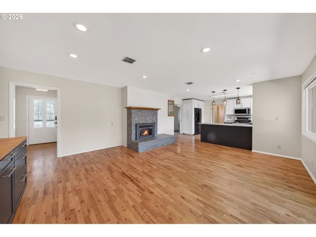 1025 Nw BASCO Ave, Roseburg, OR 97471