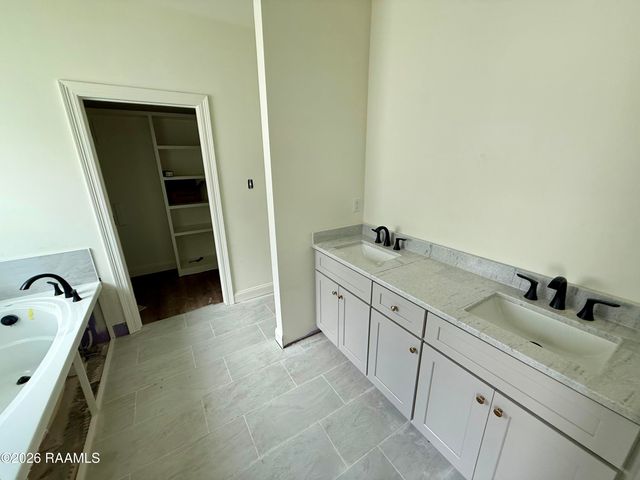 216 Berchman Oaks Drive, Lafayette, LA 70506