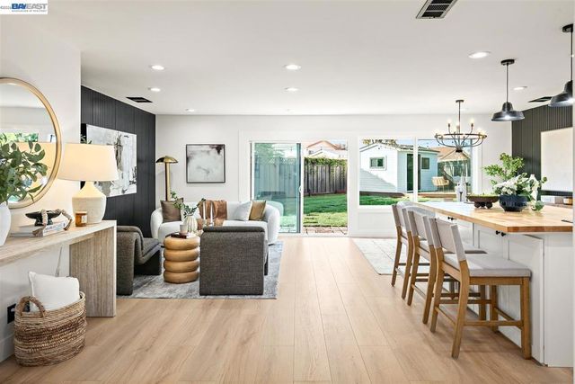 8093 Del Monte Ave, Newark, CA 94560