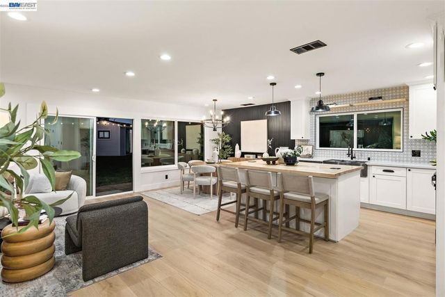8093 Del Monte Ave, Newark, CA 94560