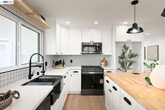 8093 Del Monte Ave, Newark, CA 94560