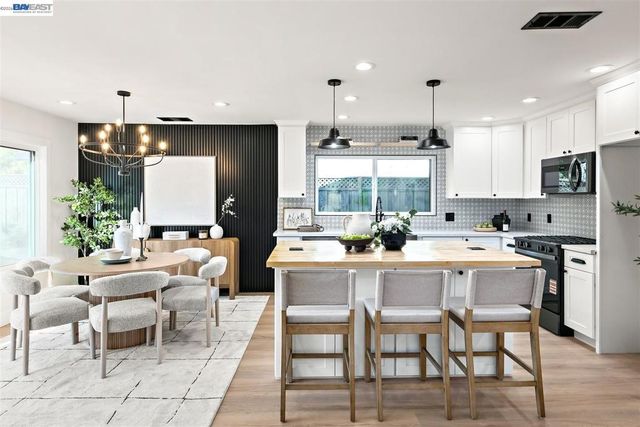 8093 Del Monte Ave, Newark, CA 94560