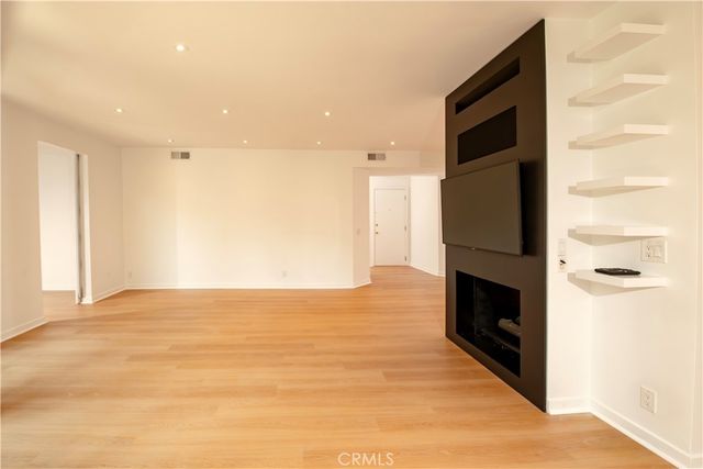 5236 Yarmouth 113, Encino, CA 91316