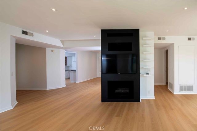5236 Yarmouth 113, Encino, CA 91316