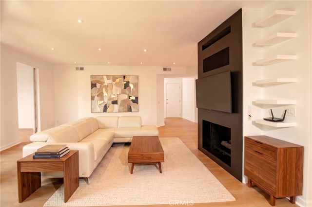 5236 Yarmouth 113, Encino, CA 91316